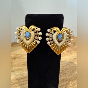 Vintage Elizabeth Taylor Avon Hollywood Gold Heart shaped Clip on Earrings